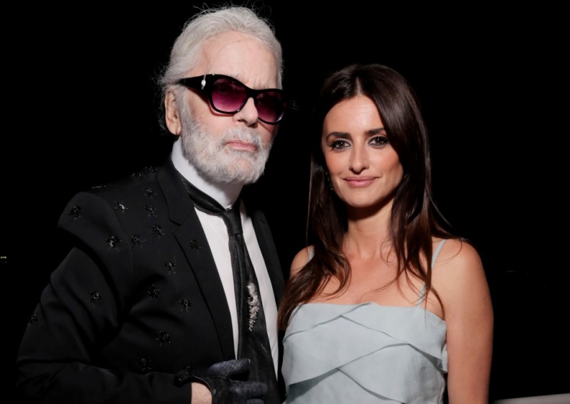 Penelope Cruz Takes Her First Runway Walk on Chanel’s Farewell Show For Karl Lagerfeld 6