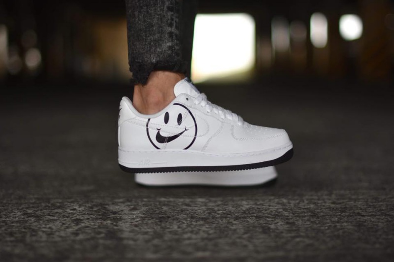 smiley face air force 1