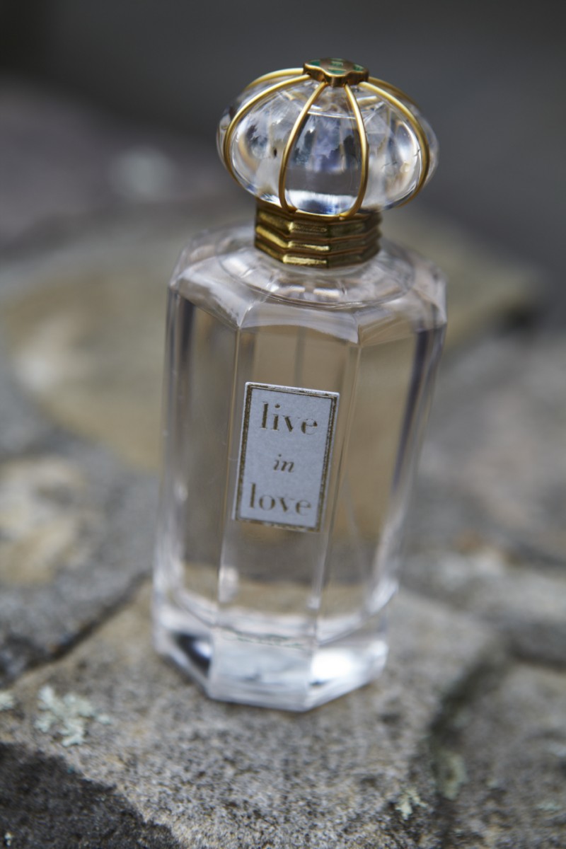 Live in Love by Oscar de la Renta Review 2