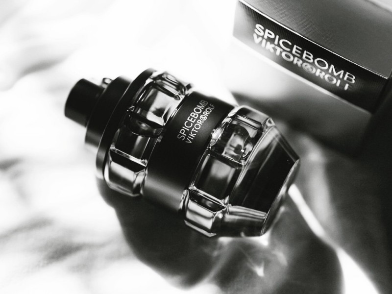 Spicebomb by Viktor & Rolf Review 1